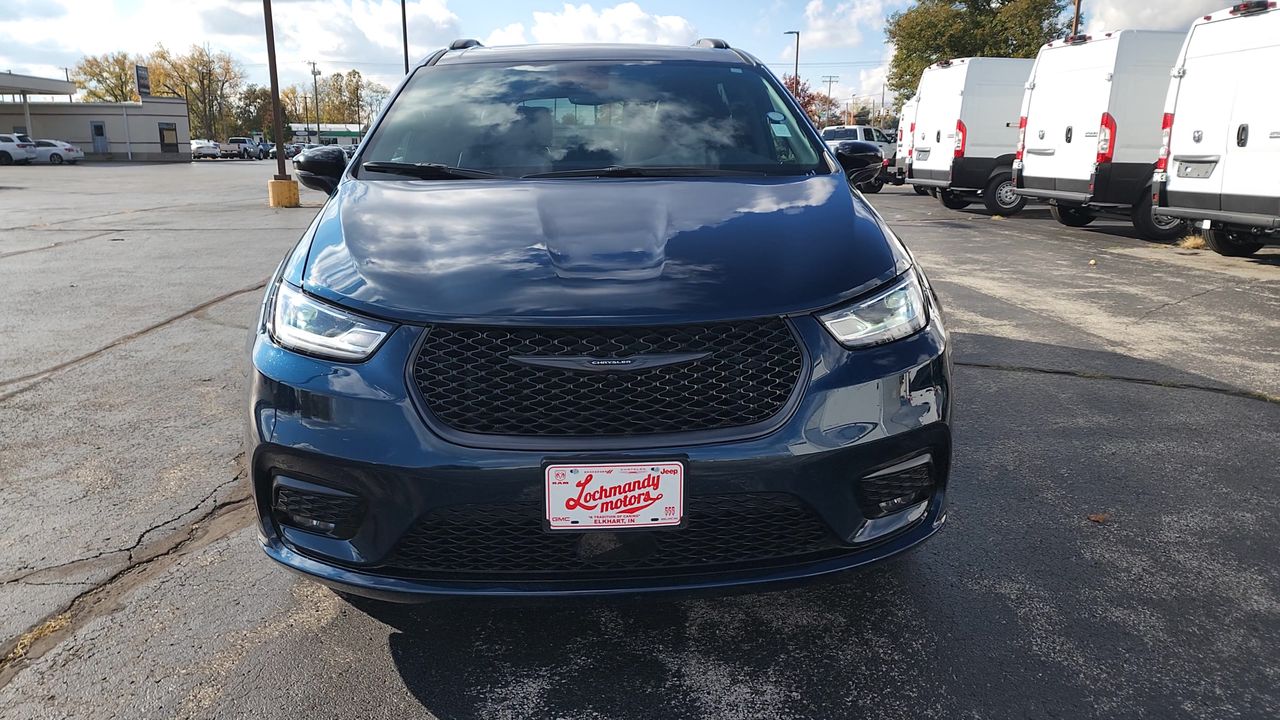 2025 Chrysler Pacifica Limited photo 3