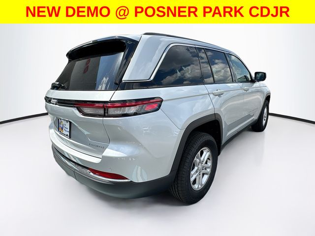 2025 Jeep Grand Cherokee Laredo photo 5