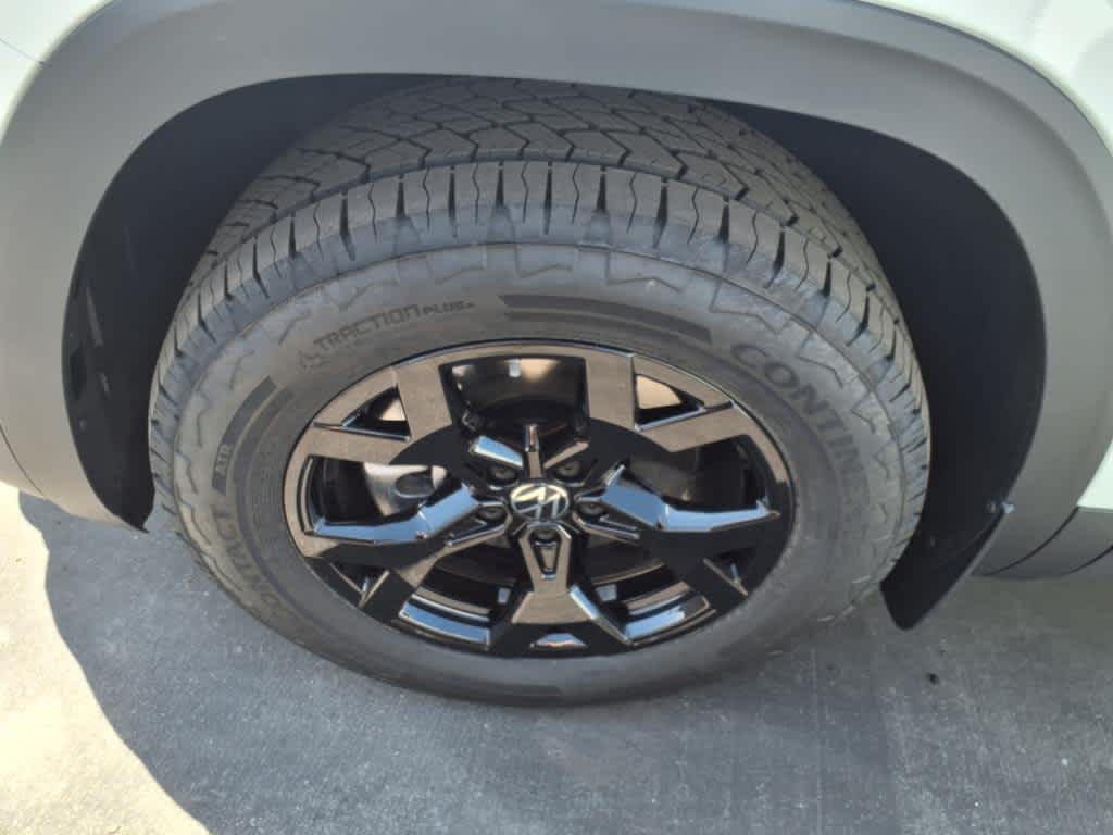 2025 Volkswagen Atlas Peak Edition SE photo 4