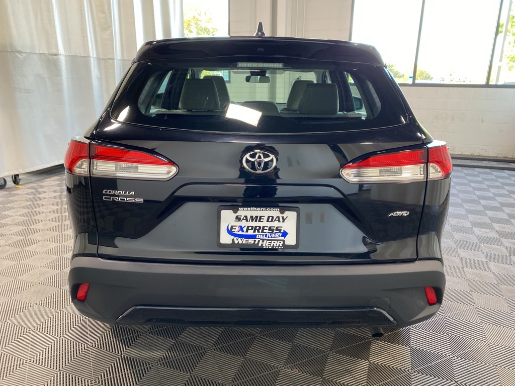 2022 Toyota Corolla Cross L photo 4