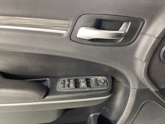 2018 Chrysler 300 Touring photo 18