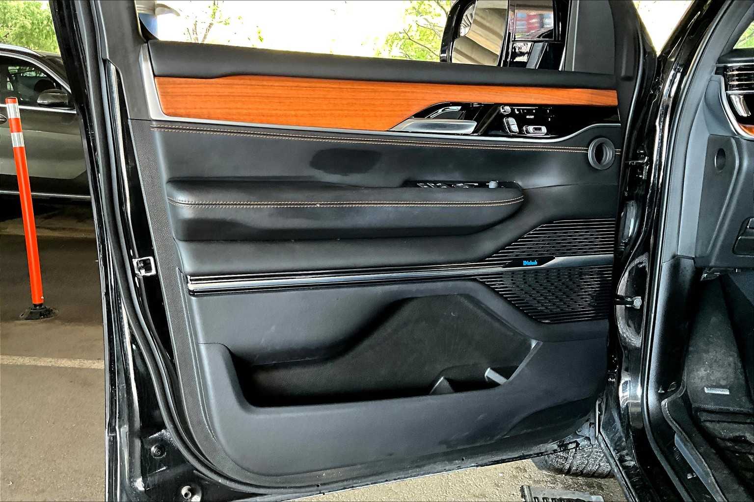 2024 Jeep Grand Wagoneer L III photo 19