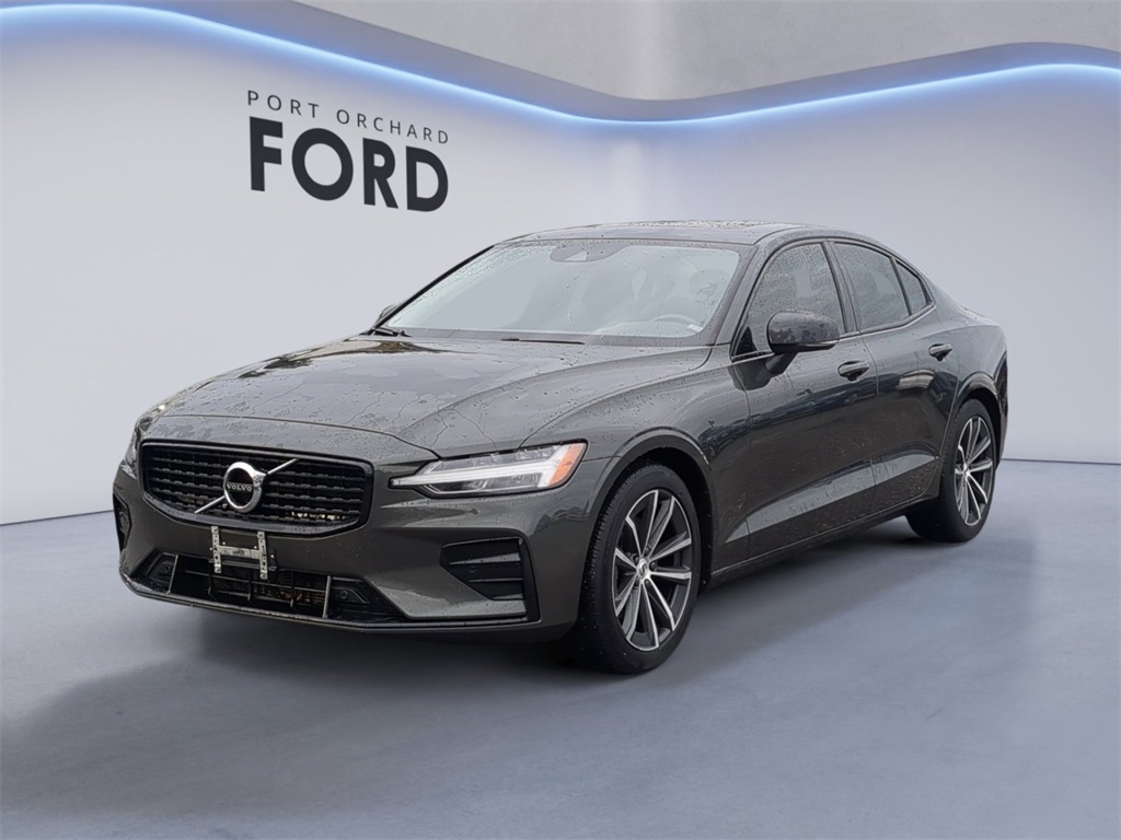 2022 Volvo S60 Momentum