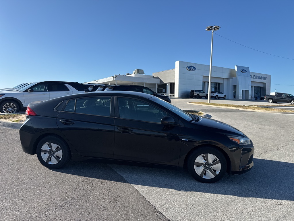 2017 Hyundai Ioniq Blue's photo
