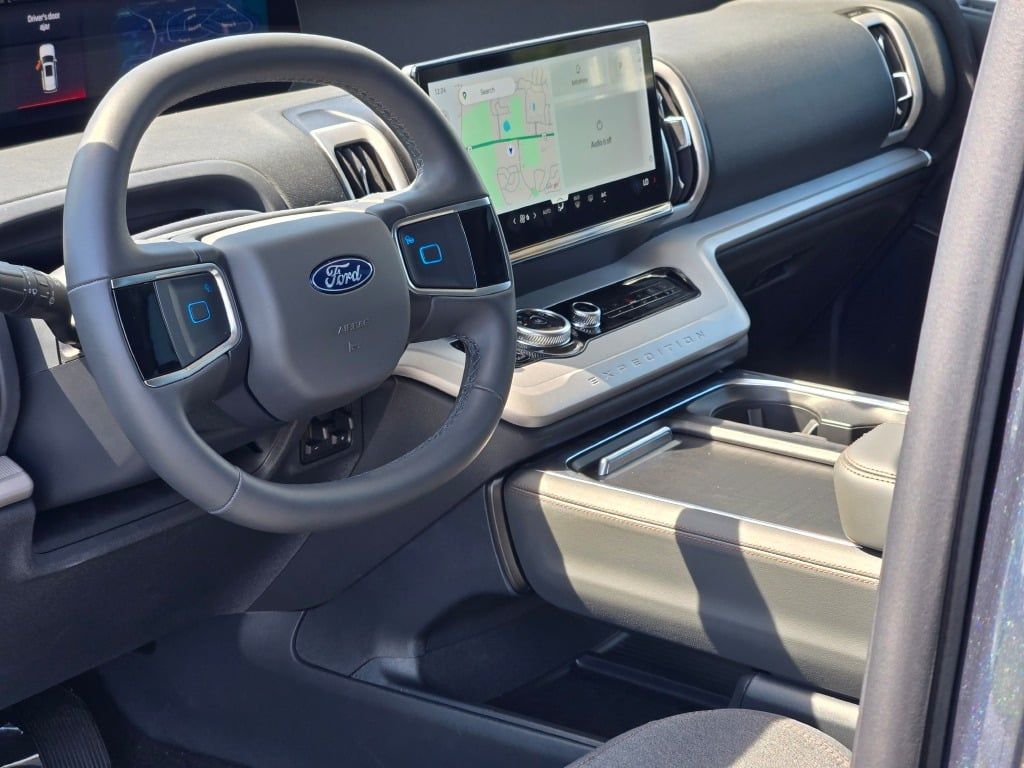 2025 Ford Expedition MAX photo 25