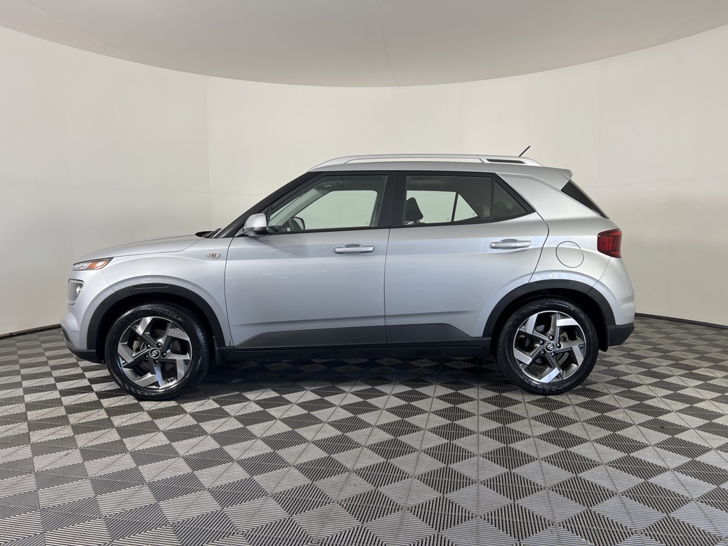 2023 Hyundai Venue SEL photo 21