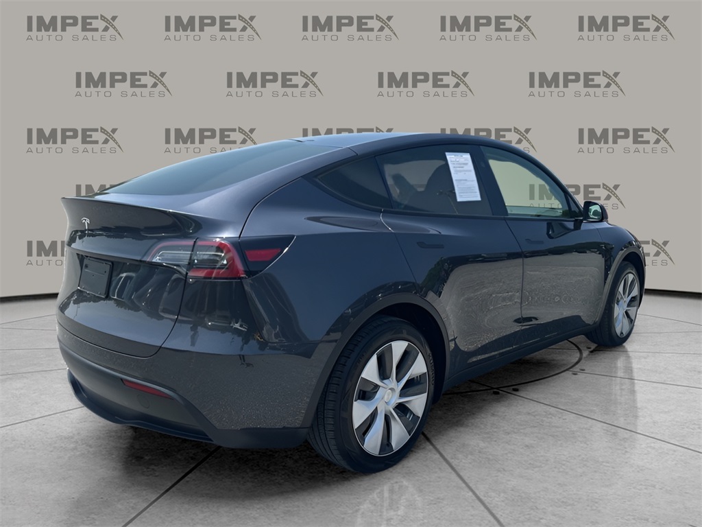 2024 Tesla Model Y Standard Range photo 5