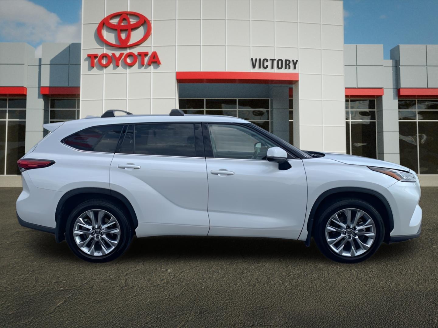 2022 Toyota Highlander Limited photo 2