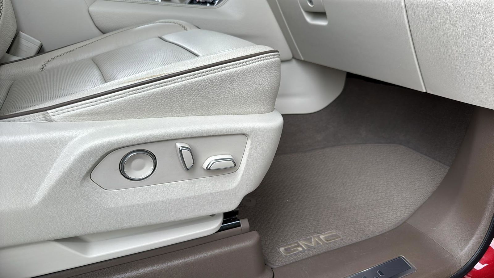 2021 Gmc Yukon Denali photo 24