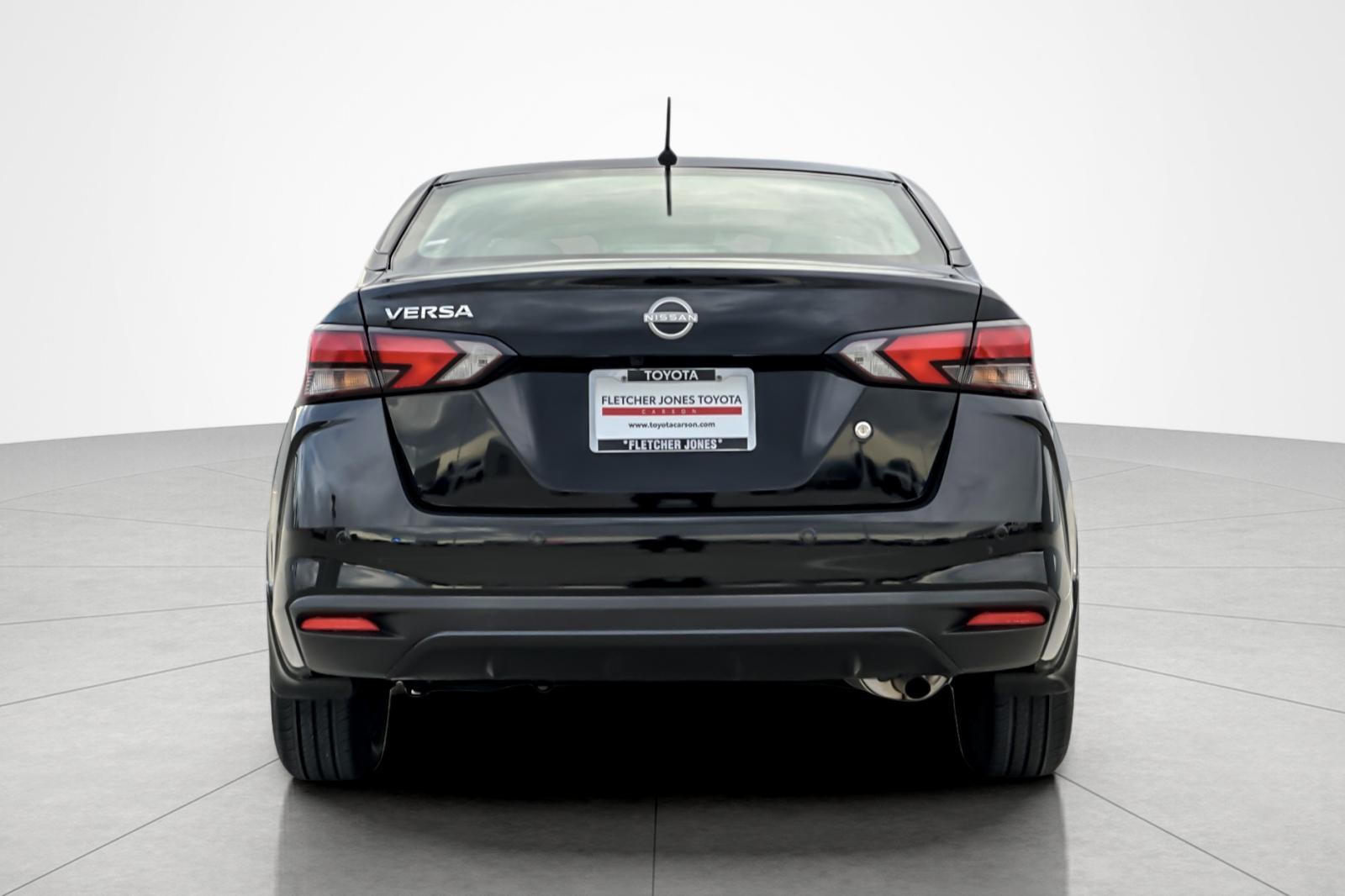 2023 Nissan Versa S photo 4