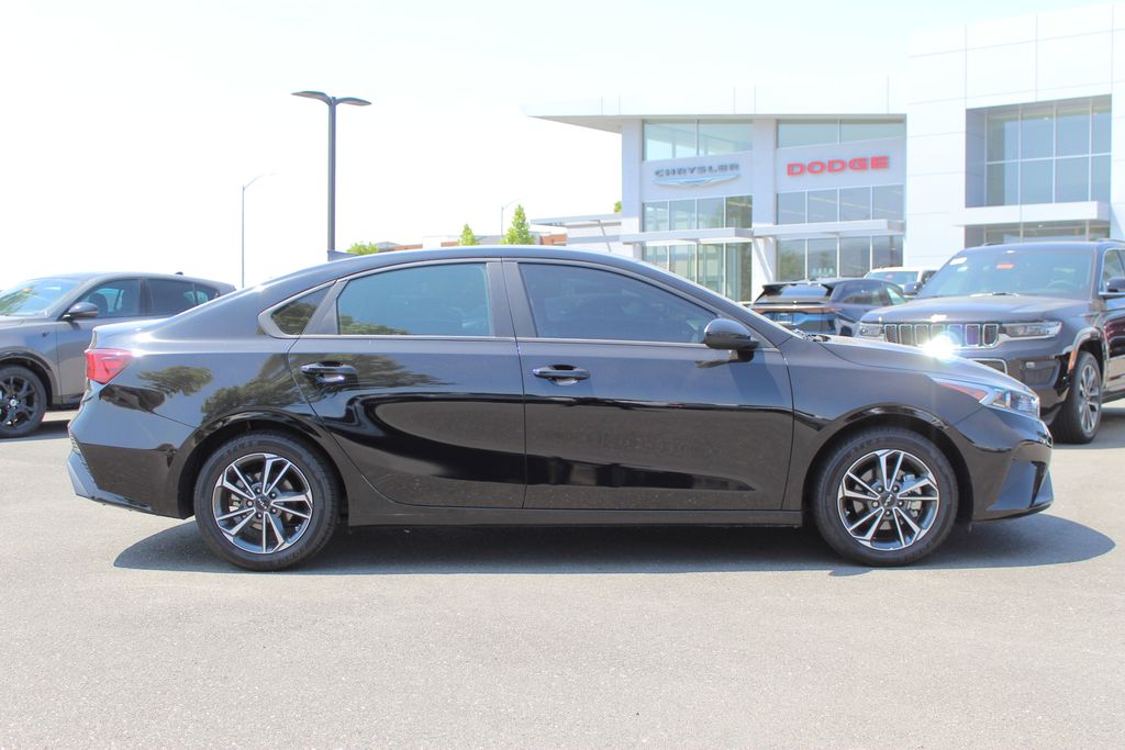2023 Kia Forte LXS photo 4