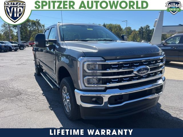2026 Ford F-350 Super Duty Lariat's photo