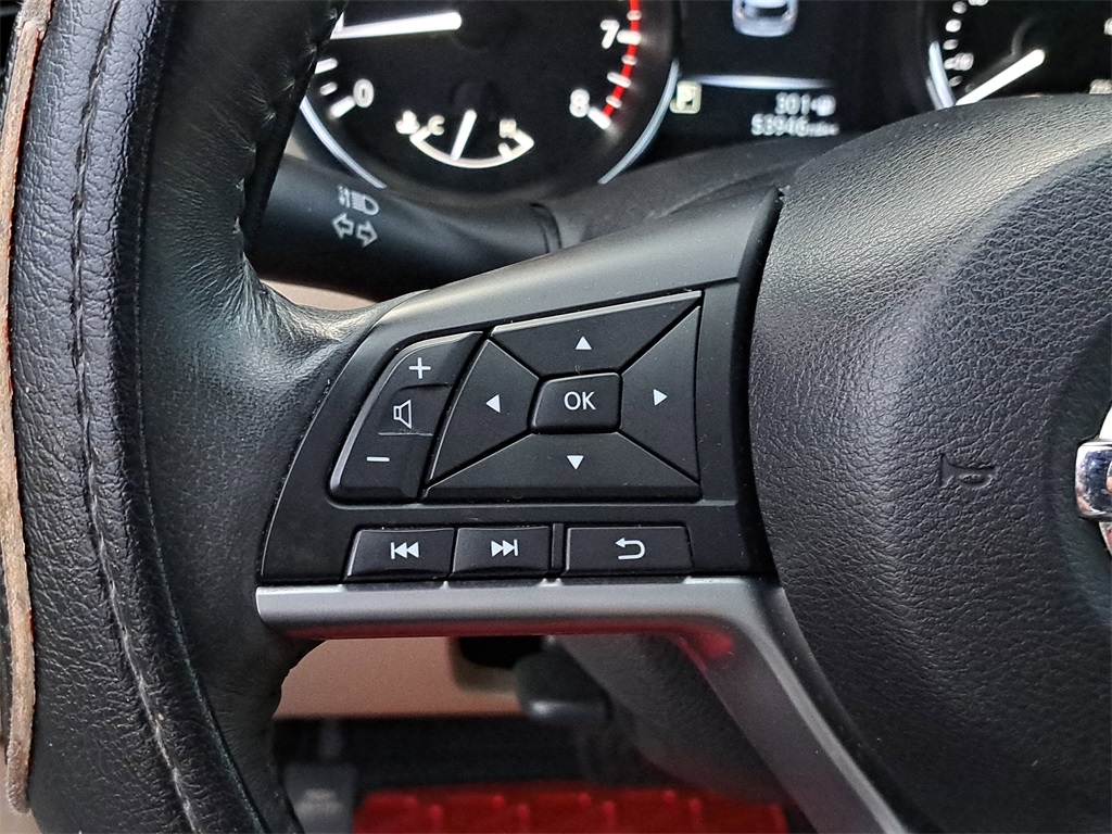 2017 Nissan Rogue SV photo 23