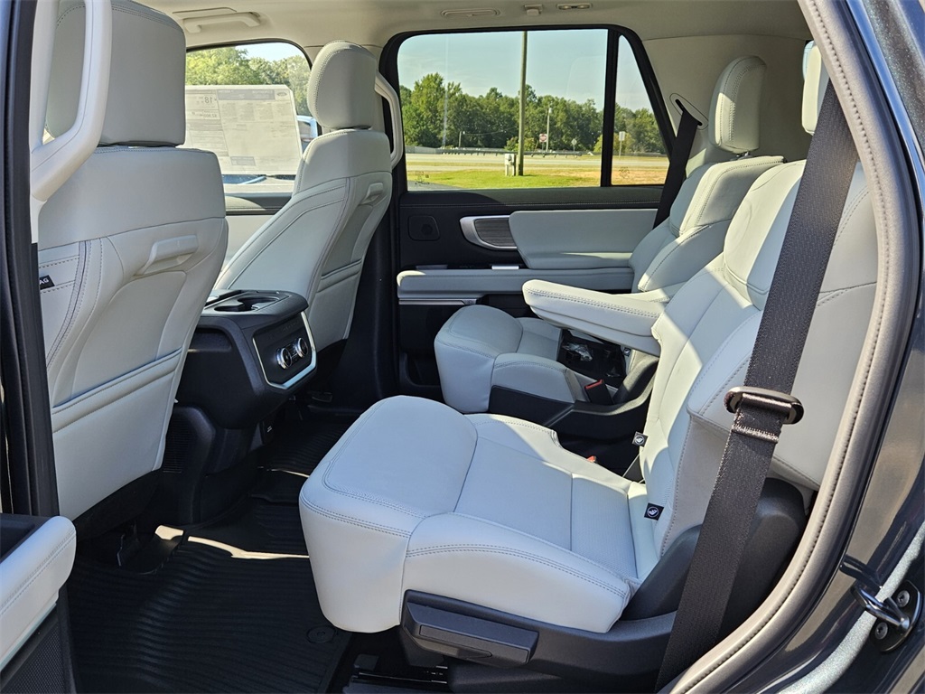 2025 Ford Expedition Platinum photo 5