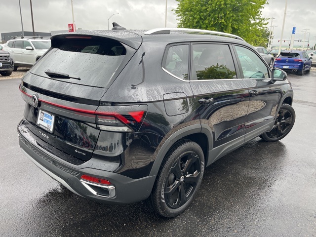 2025 Volkswagen Taos SEL photo 5