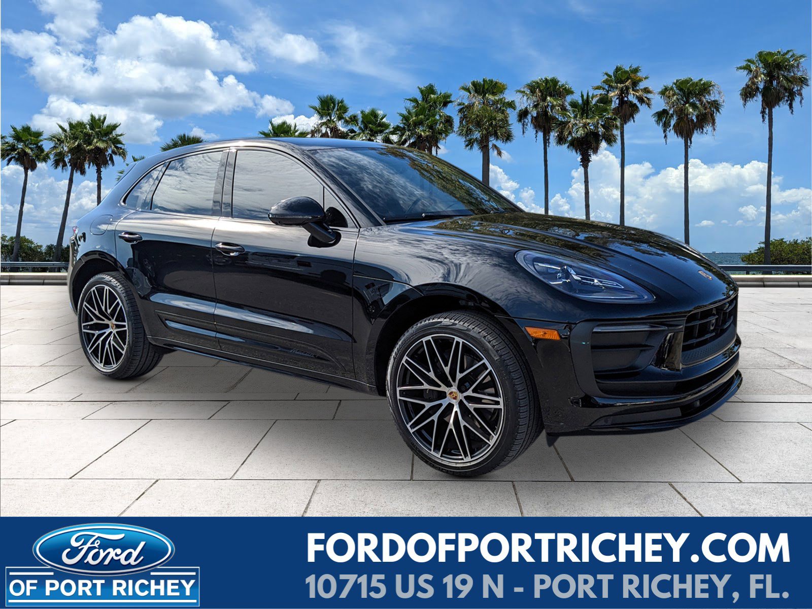 2023 Porsche Macan T's photo