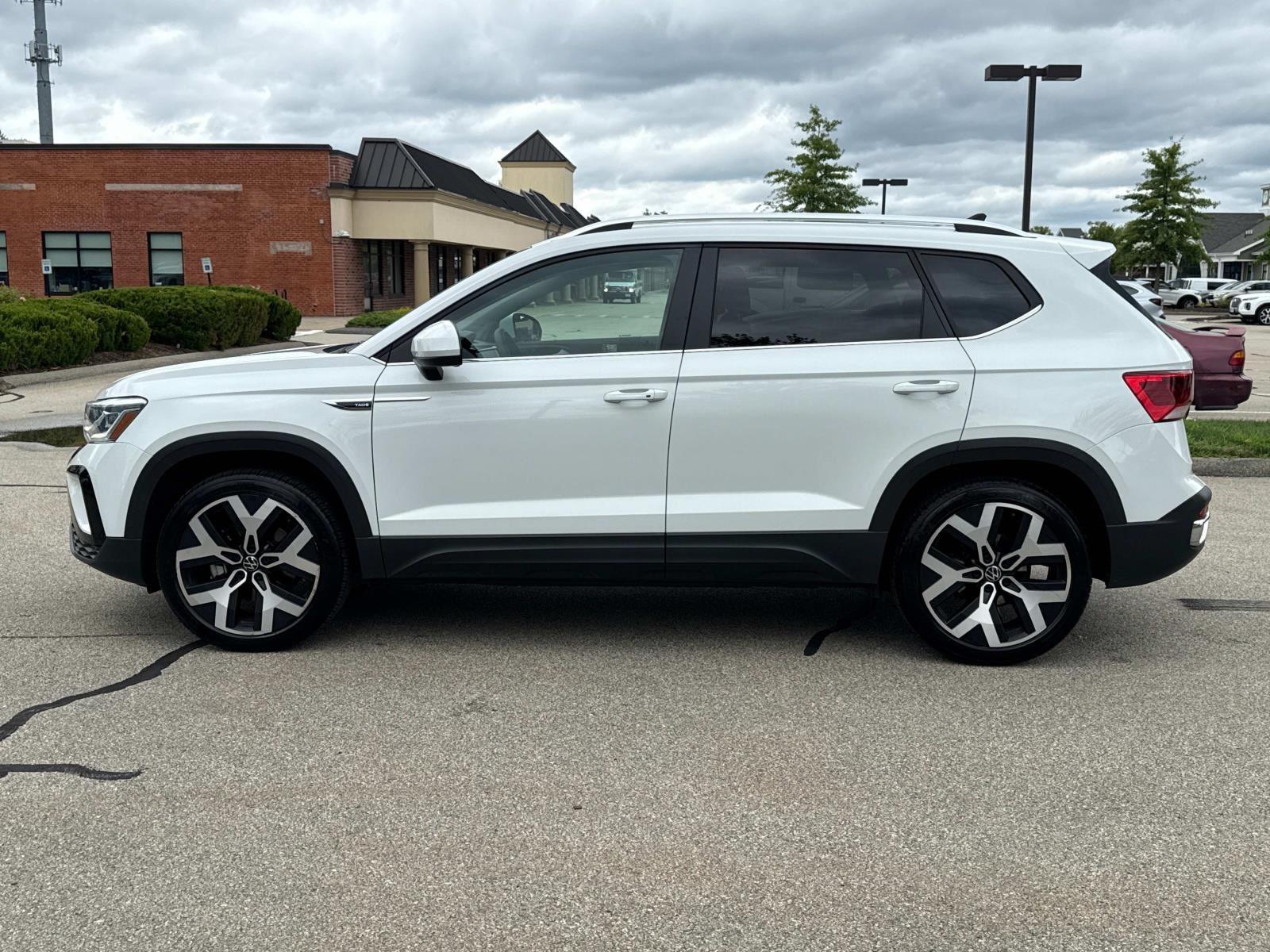 2022 Volkswagen Taos SEL photo 3