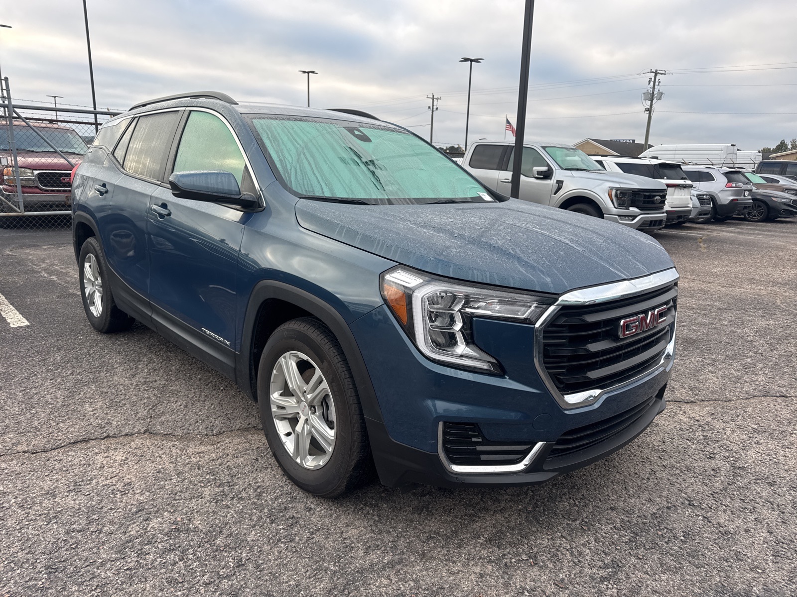 2024 GMC Terrain SLE's photo