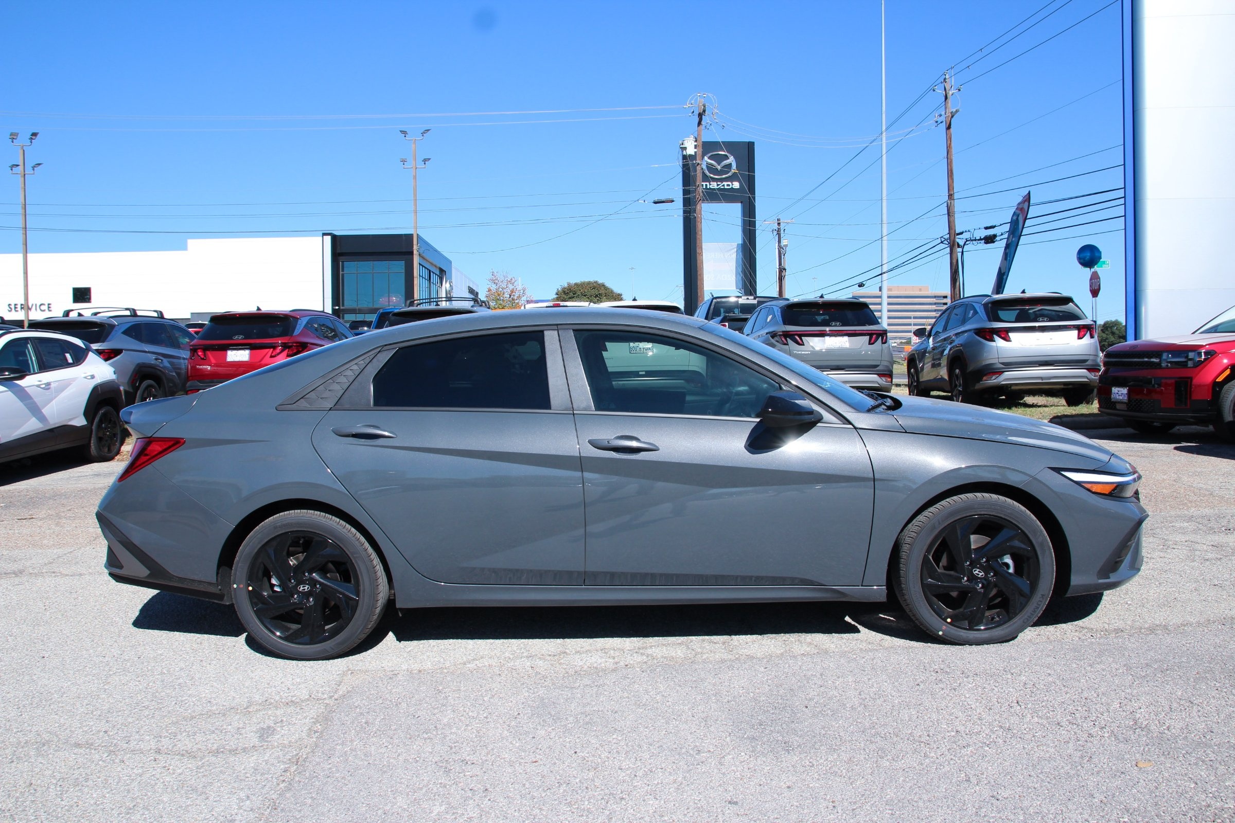 2026 Hyundai Elantra SEL Sport photo 3