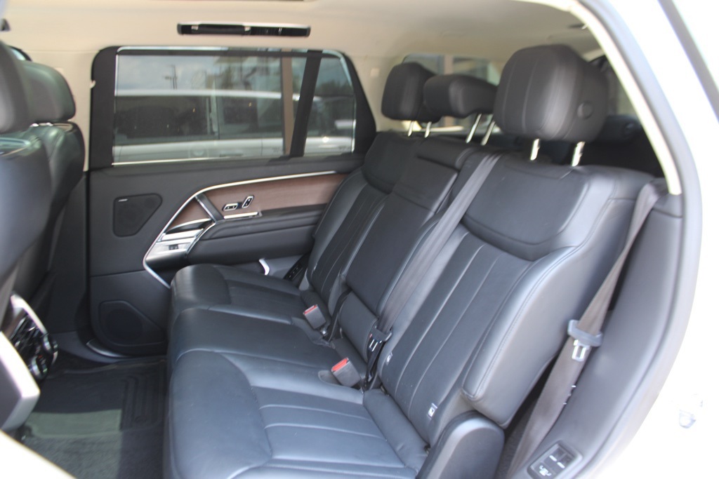 2023 Land Rover Range Rover SE photo 28