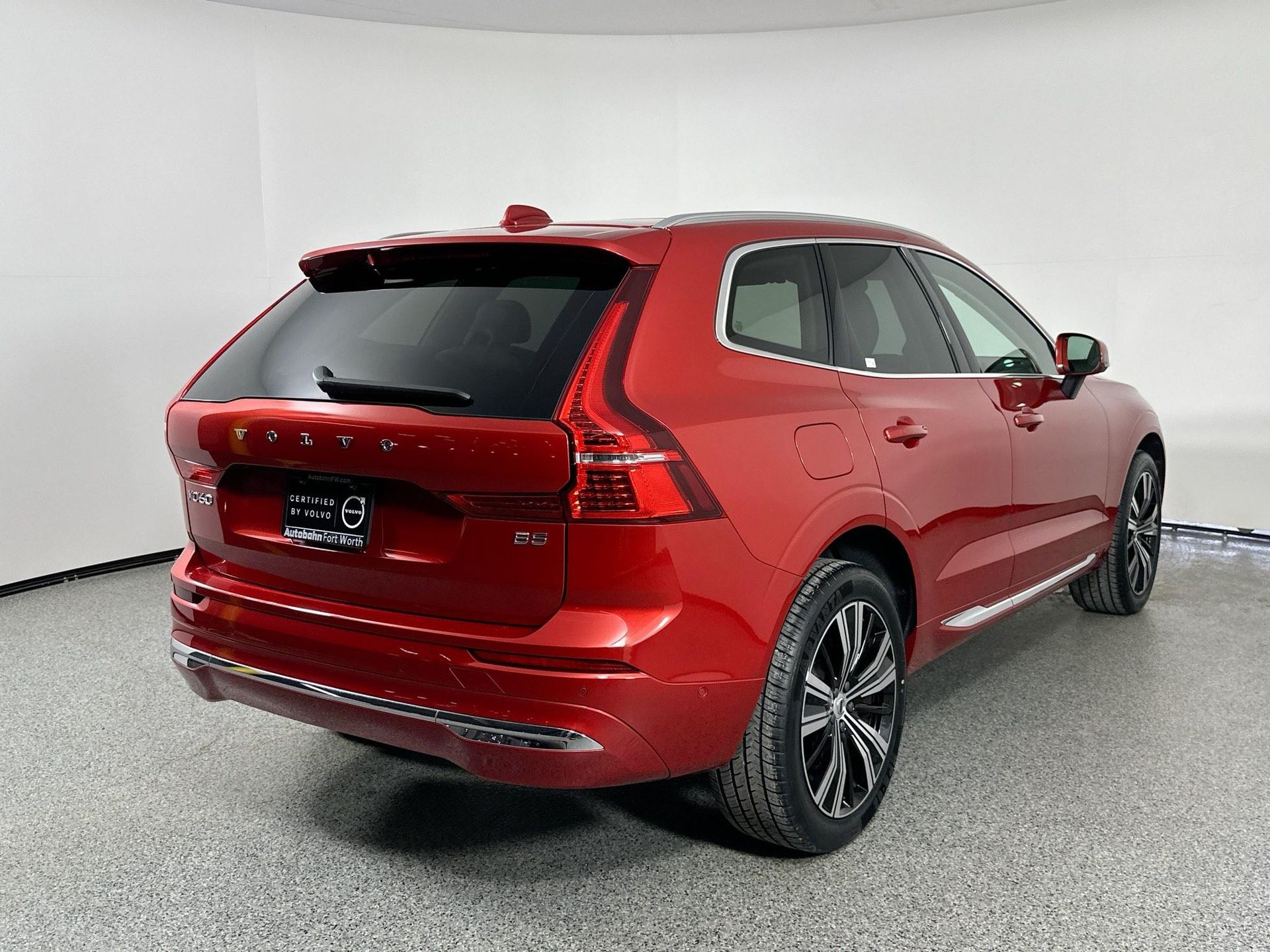 2023 Volvo XC60 B5 Plus photo 4