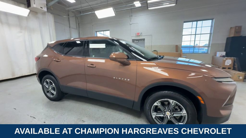 2023 Chevrolet Blazer 2LT photo 2