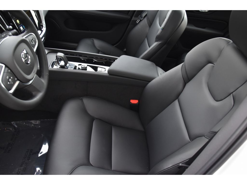 2024 Volvo S60 B5 Core photo 9