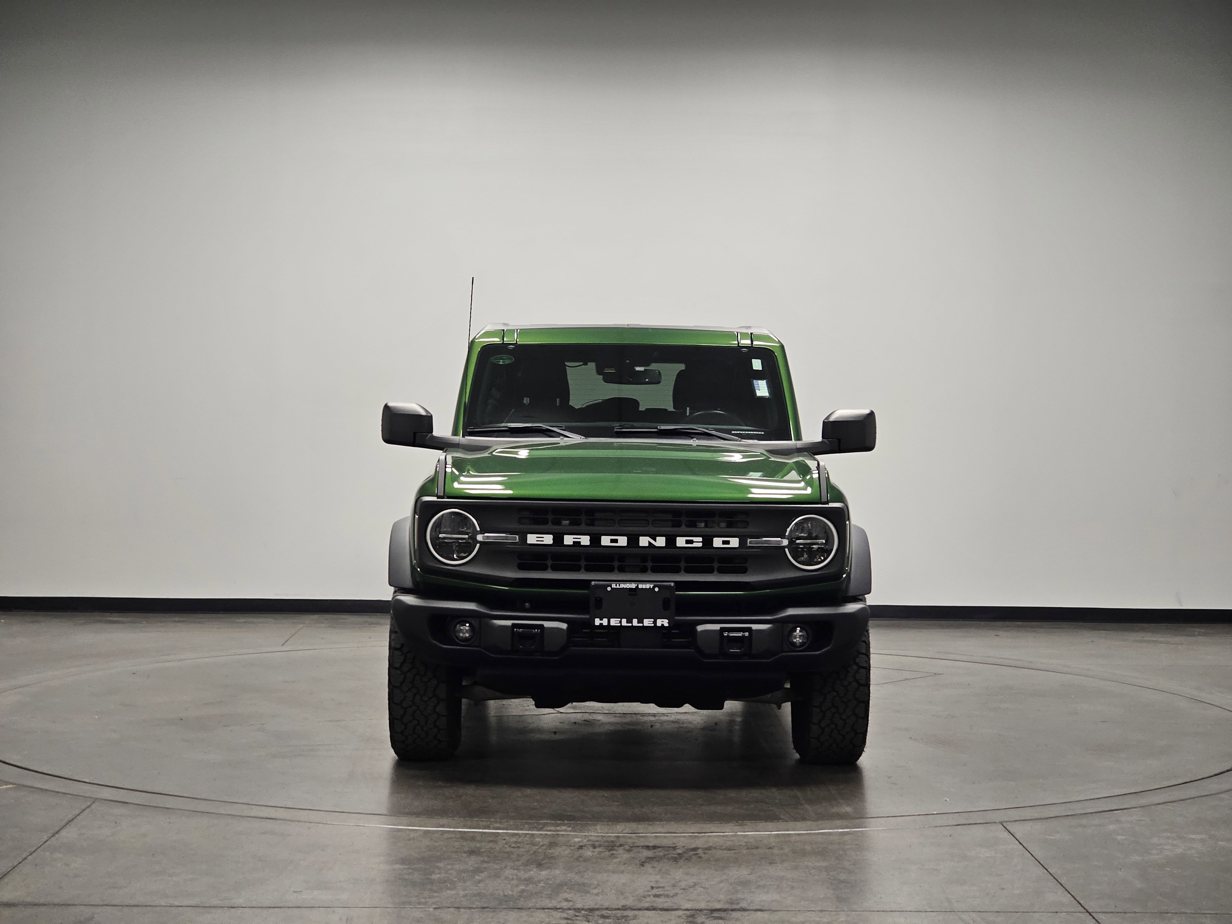 2024 Ford Bronco Black Diamond photo 2