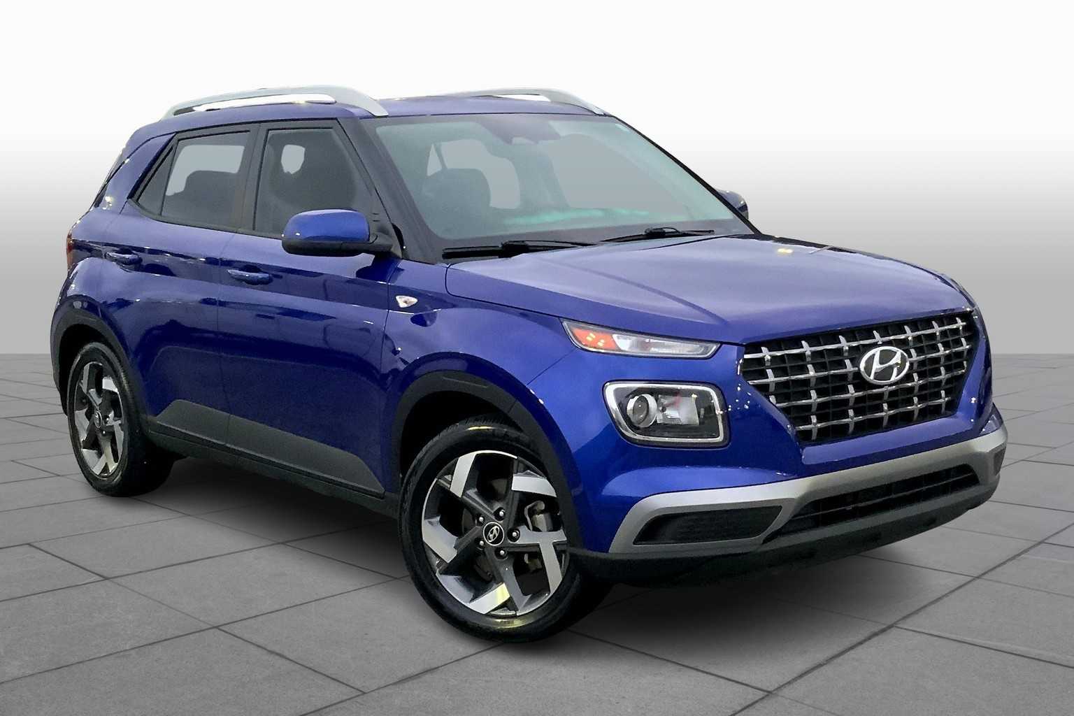 2023 Hyundai Venue SEL photo 2