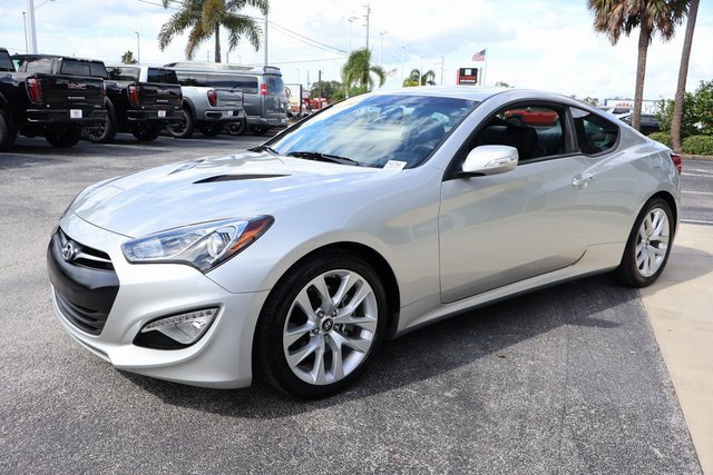 2013 Hyundai Genesis 3.8 photo 4
