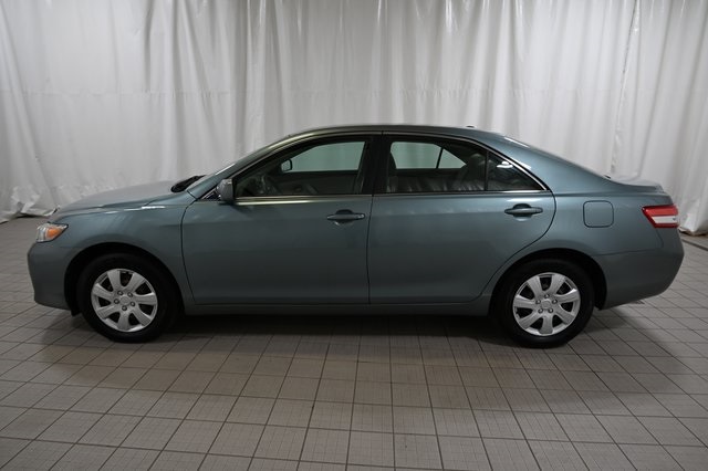2011 Toyota Camry photo 6