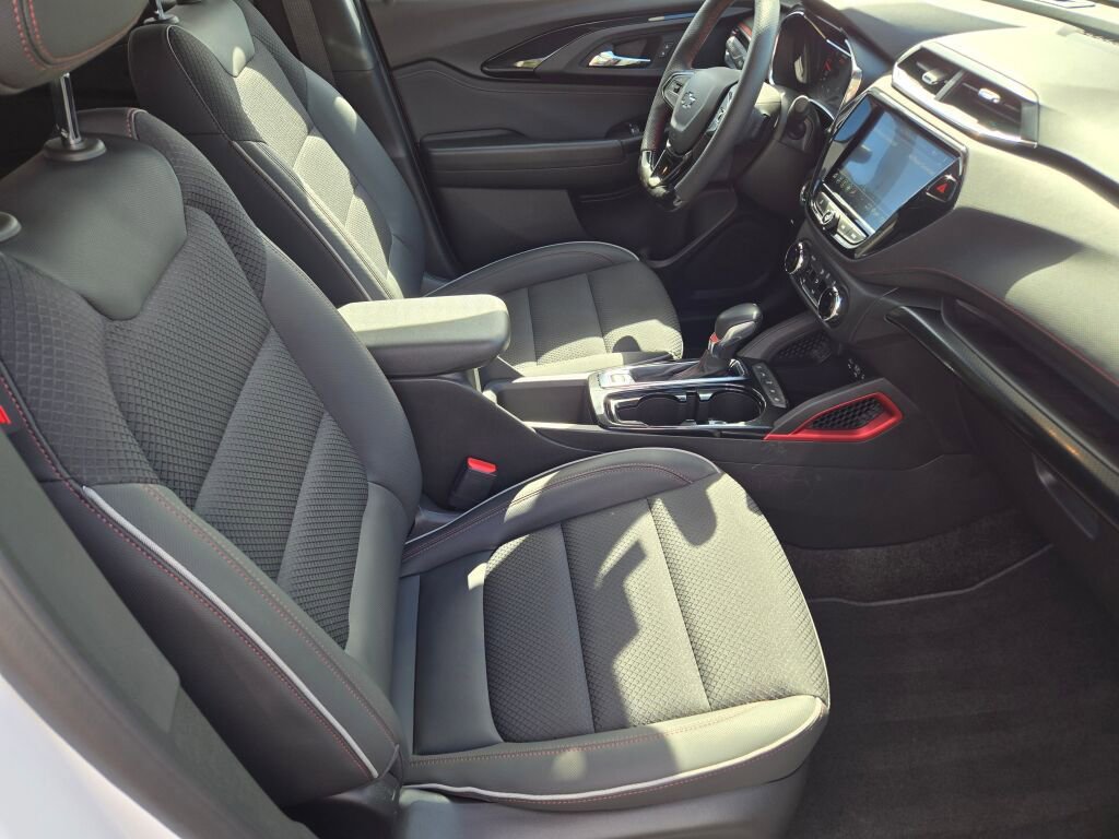 2023 Chevrolet Trailblazer RS photo 2
