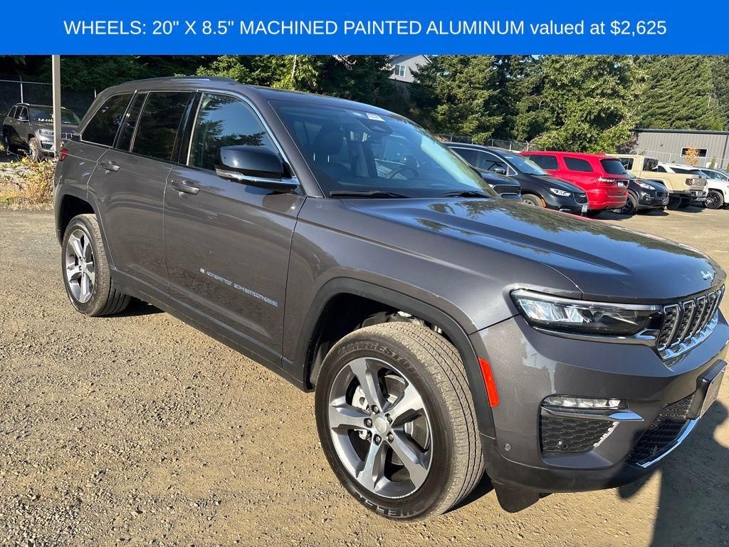 2023 Jeep Cherokee Base photo 4