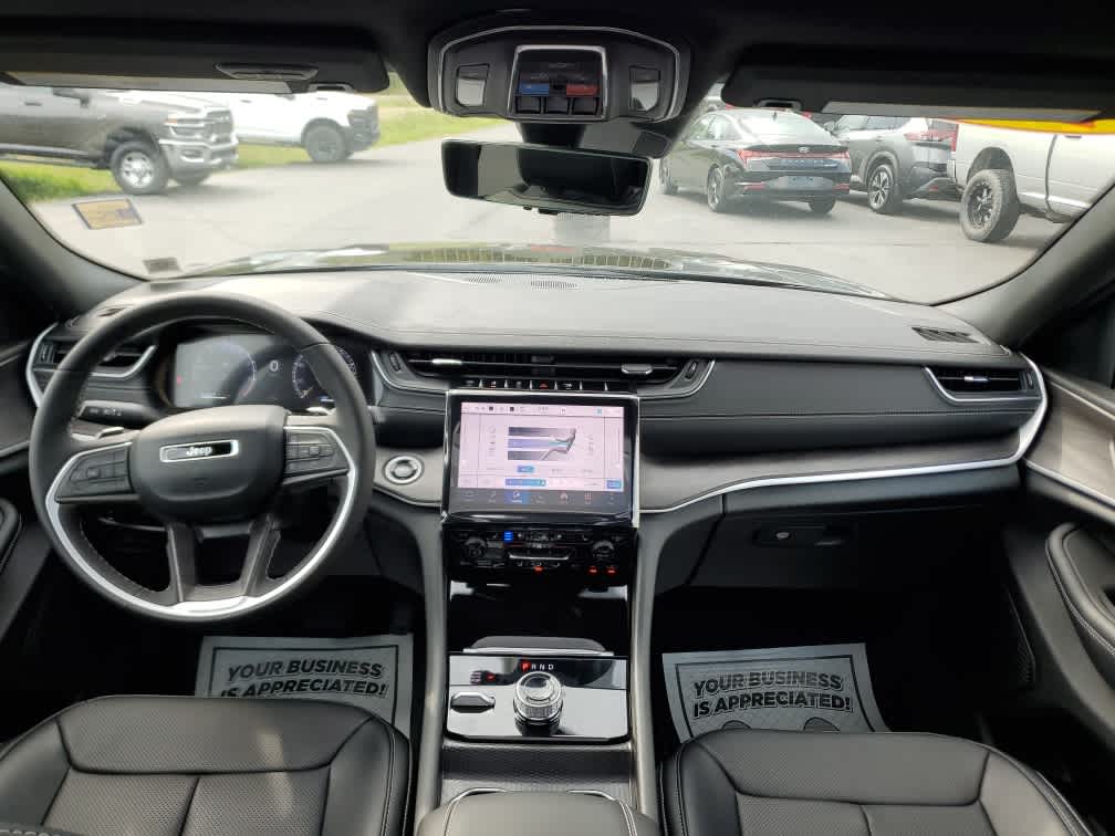 2025 Jeep Grand Cherokee Limited photo 16