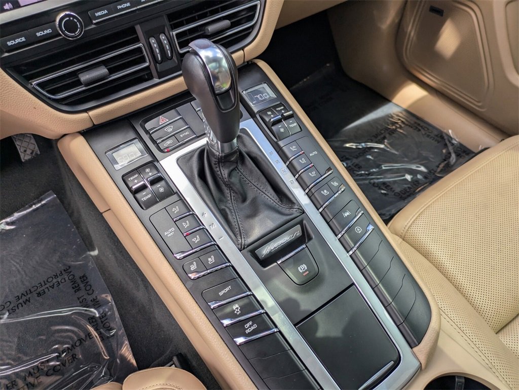 2020 Porsche Macan Base photo 23