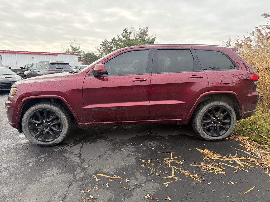 2017 Jeep Grand Cherokee Altitude photo 3