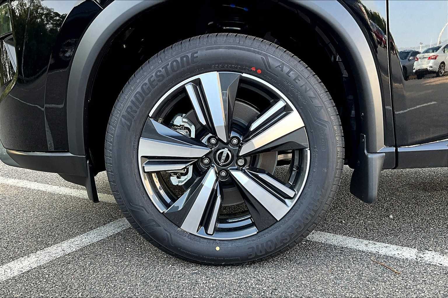 2025 Nissan Rogue SL photo 5