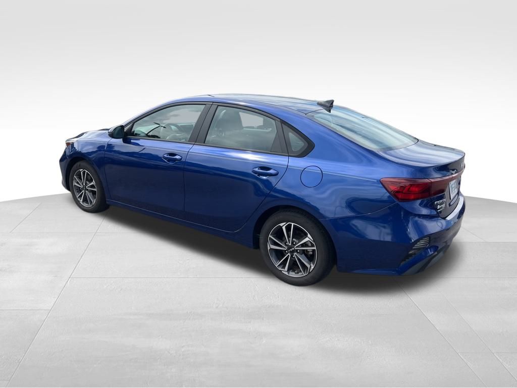 2023 Kia Forte LXS photo 3