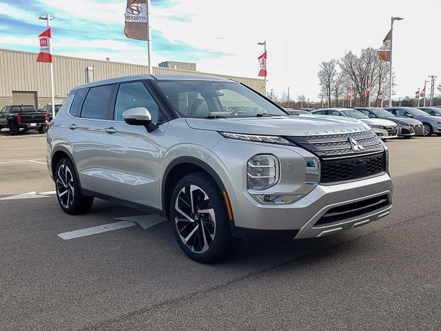 2024 Mitsubishi Outlander SE photo 3