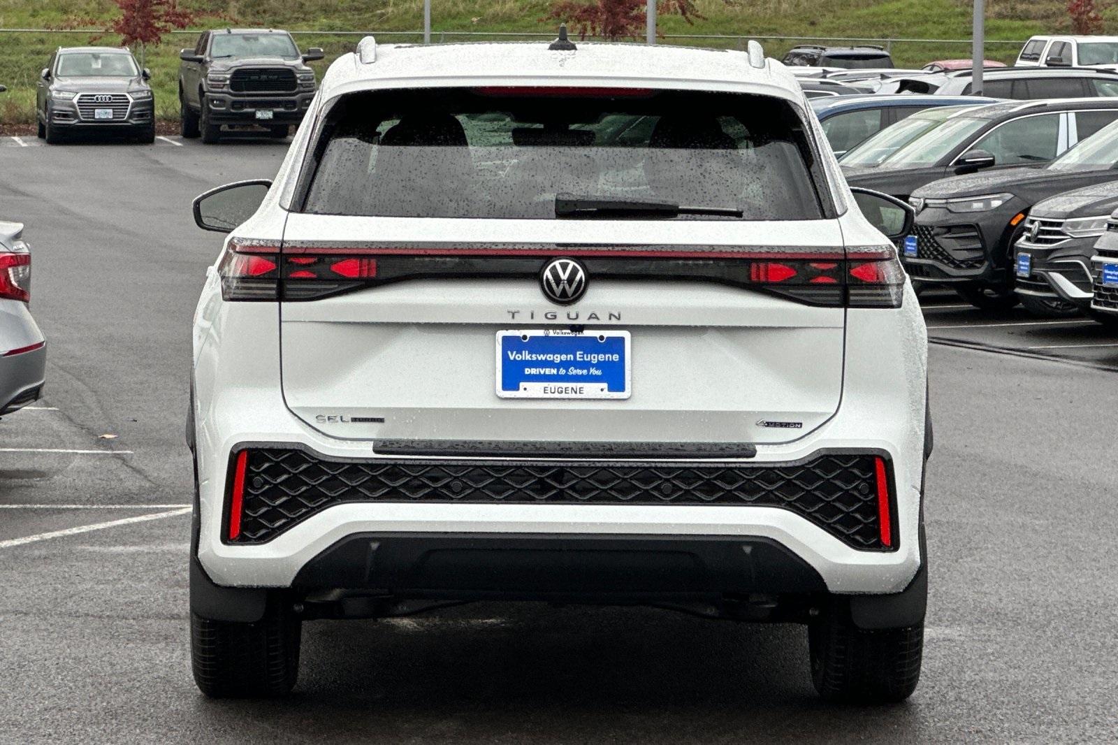 2026 Volkswagen Tiguan SEL R-Line photo 2