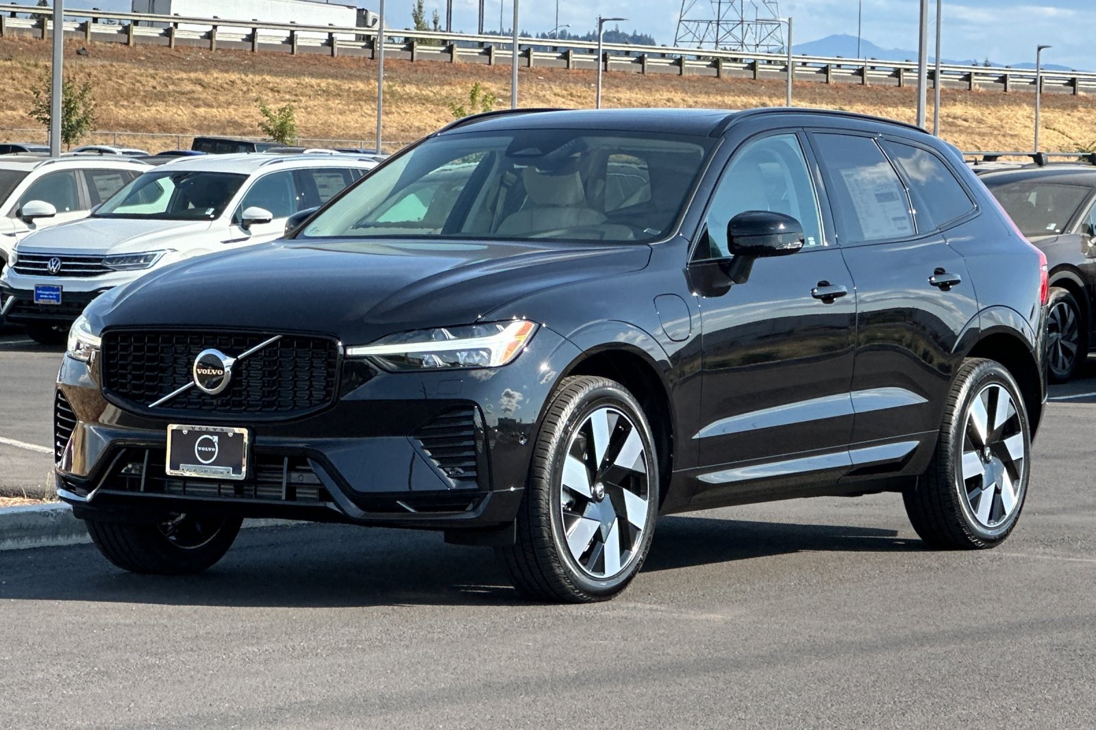 2025 Volvo XC60 Plus photo 5