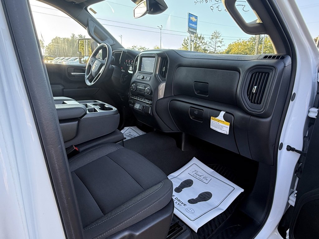 2025 Chevrolet Silverado Custom photo 21