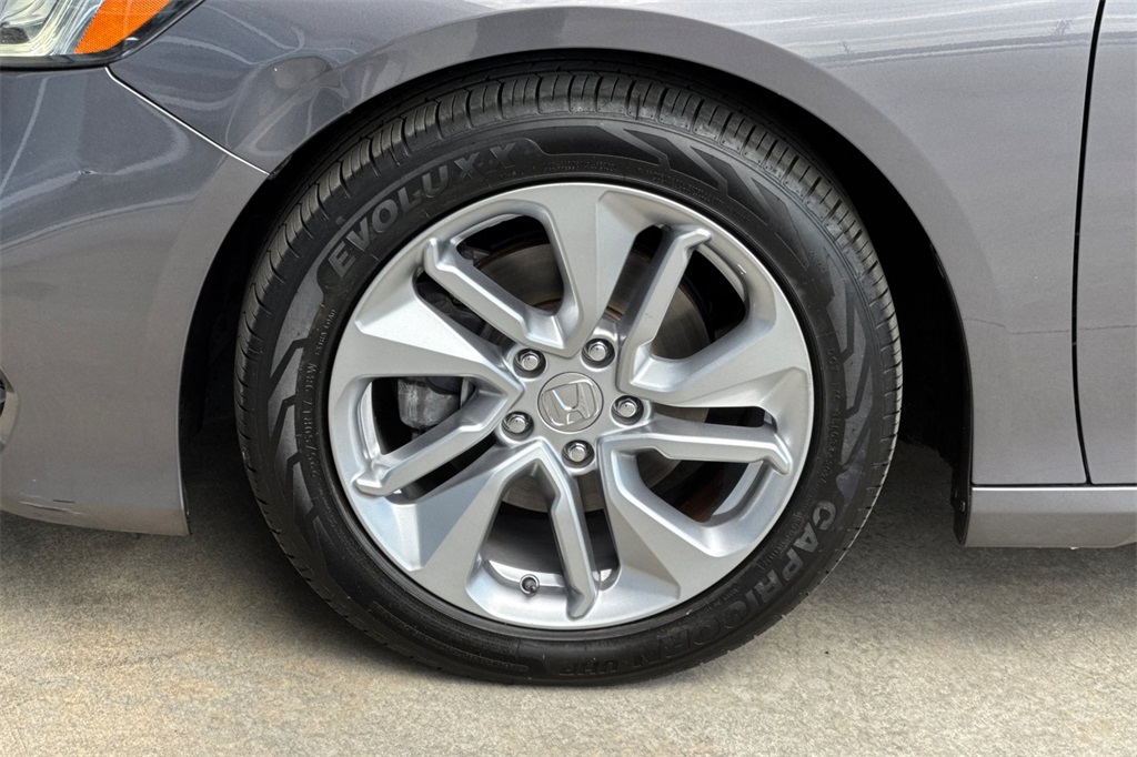 2018 Honda Accord LX photo 31