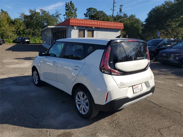 2023 Kia Soul LX photo 2