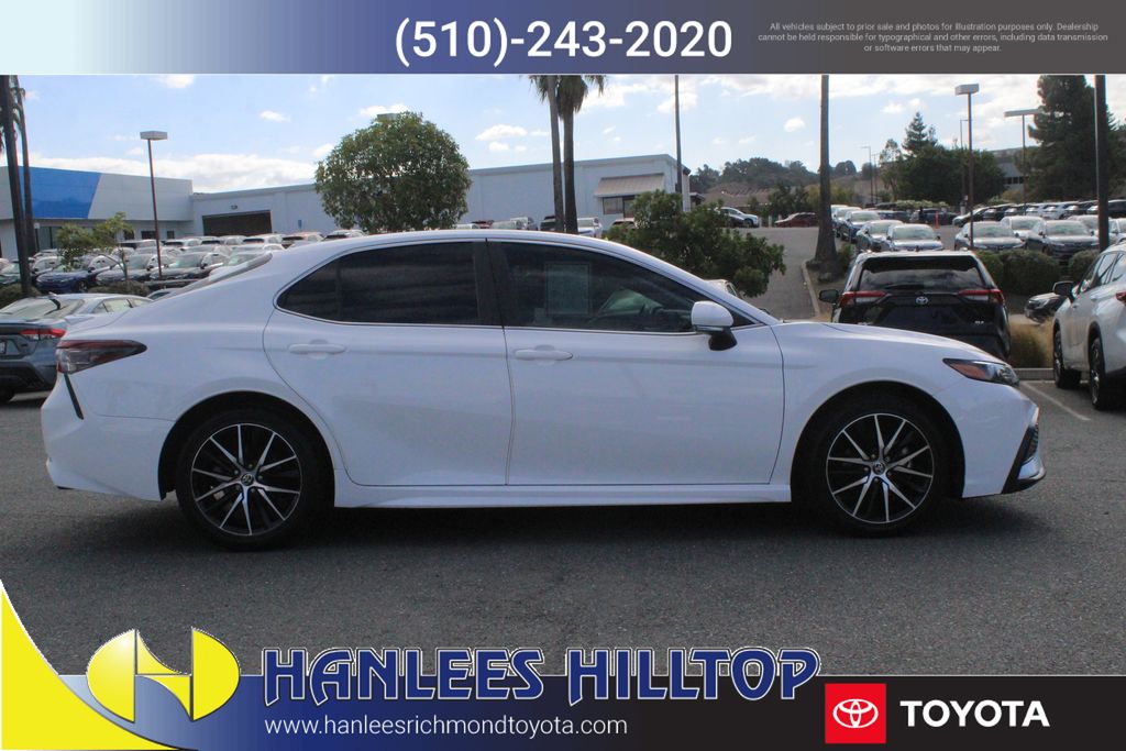 2023 Toyota Camry SE photo 4