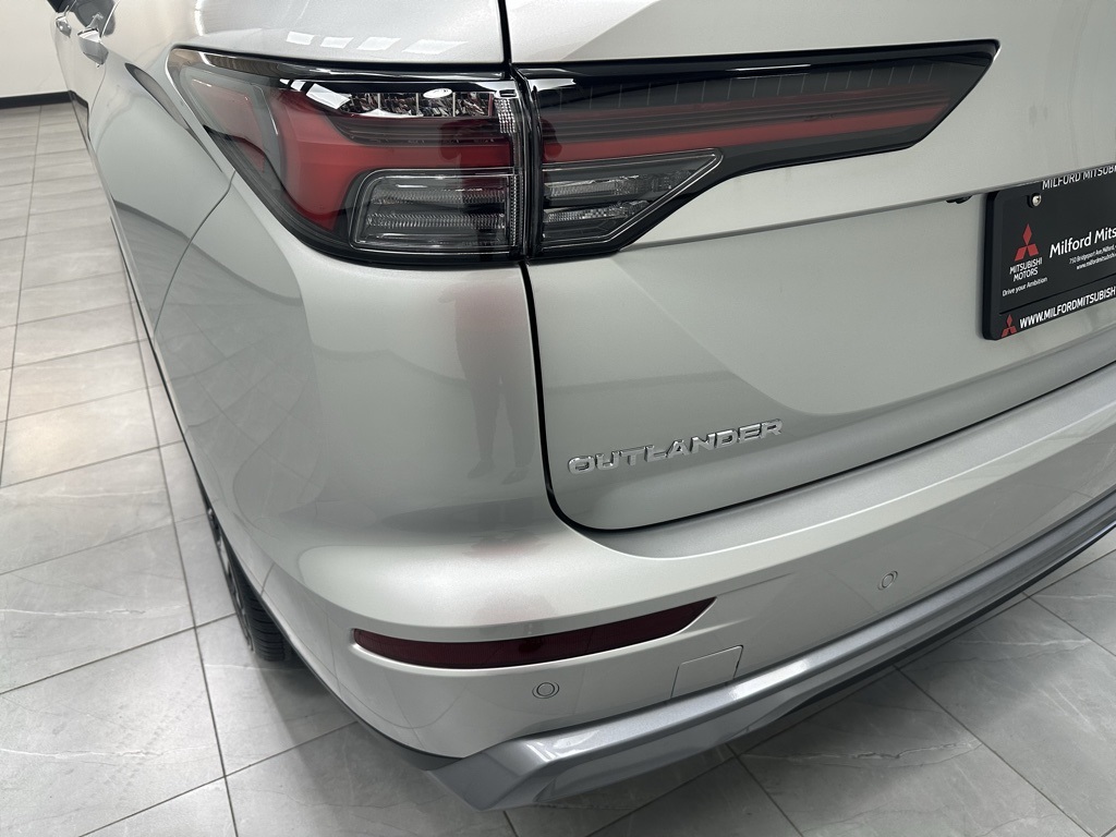 2025 Mitsubishi Outlander SE photo 7