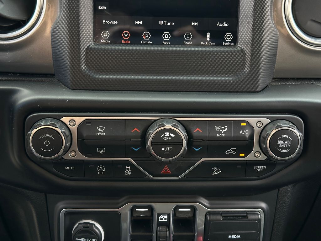 2020 Jeep Wrangler Unlimited Sahara photo 12