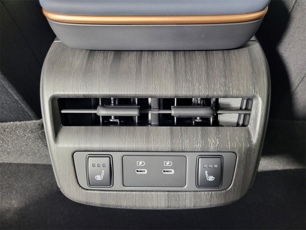 2025 Nissan ARIYA Platinum e-4ORCE photo 18