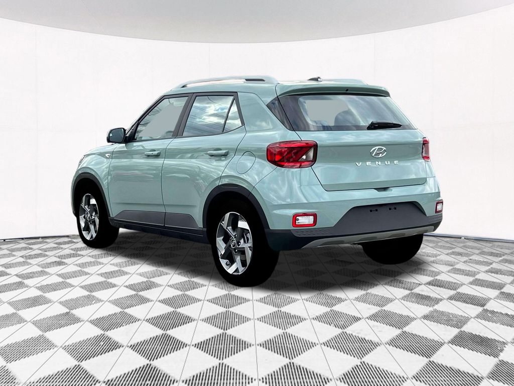 2025 Hyundai Venue SEL photo 5