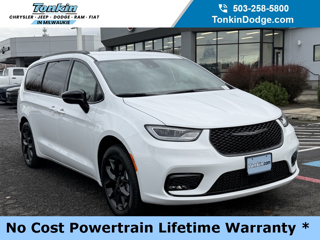 2026 Chrysler Pacifica Select's photo